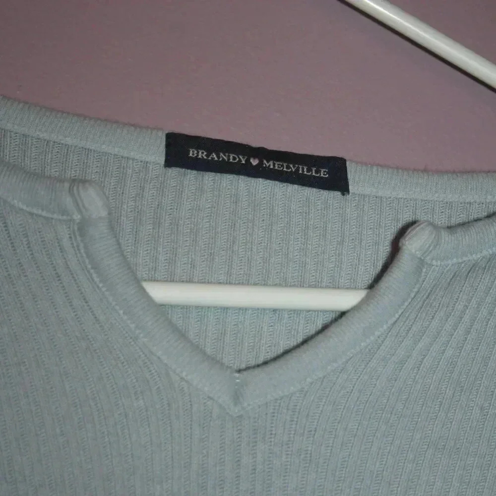Brandy Melville Long Sleeve Ribbed V-Neck Shirt - Picture 6 of 12